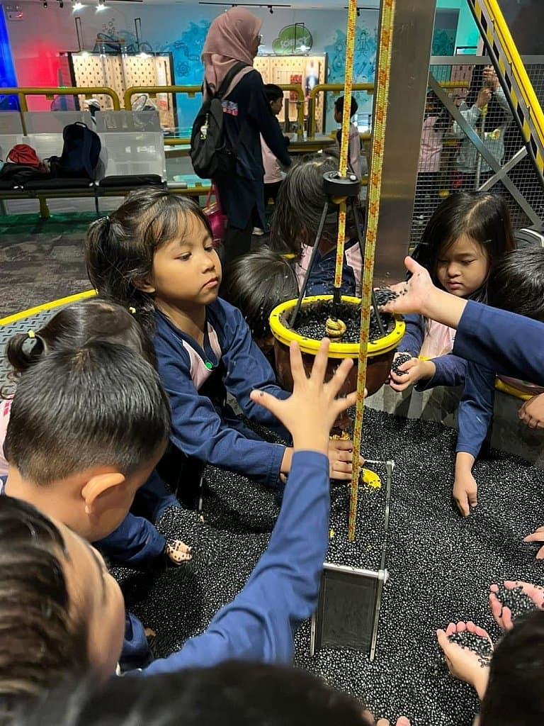 Putrajaya Field Trip Day 3 Petrosains 2025: photo 6